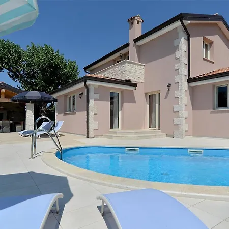 Holiday home Mit Privatpool Fuer 8 Personen Ca 150 Qm In Vrznaveri, Istrien Istrische Riviera *