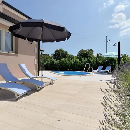 Mit Privatpool Fuer 8 Personen Ca 150 Qm In Vrznaveri, Istrien Istrische Riviera Holiday home *