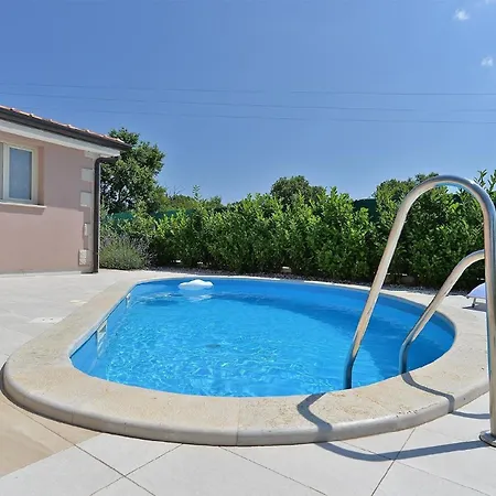 Mit Privatpool Fuer 8 Personen Ca 150 Qm In Vrznaveri, Istrien Istrische Riviera Holiday home