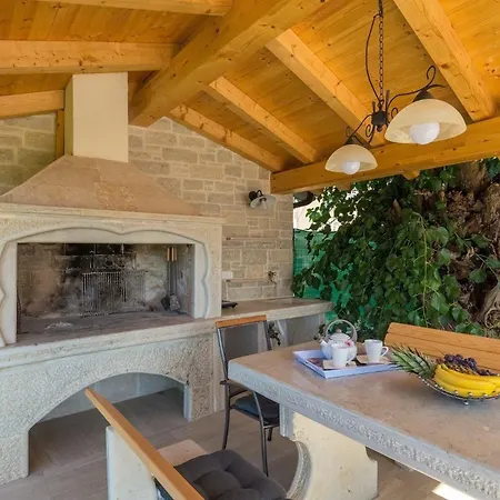 Mit Privatpool Fuer 8 Personen Ca 150 Qm In Vrznaveri, Istrien Istrische Riviera Holiday home Porec