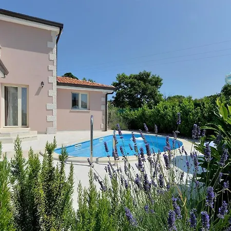 Mit Privatpool Fuer 8 Personen Ca 150 Qm In Vrznaveri, Istrien Istrische Riviera Holiday home