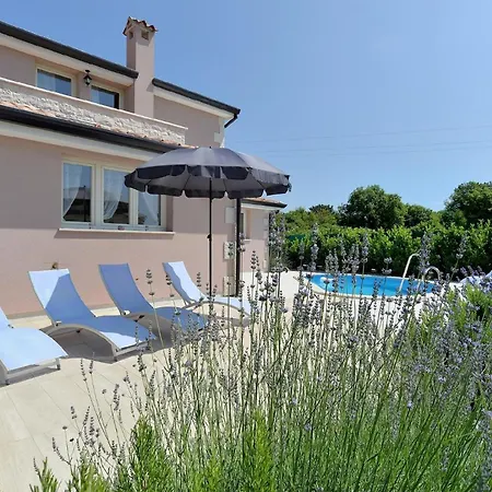 Mit Privatpool Fuer 8 Personen Ca 150 Qm In Vrznaveri, Istrien Istrische Riviera *
